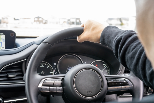 車の運転で攻撃的になる人