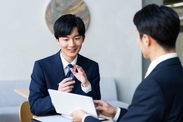 瞬間的な情報だけでは誤った判断に陥る可能性が高い