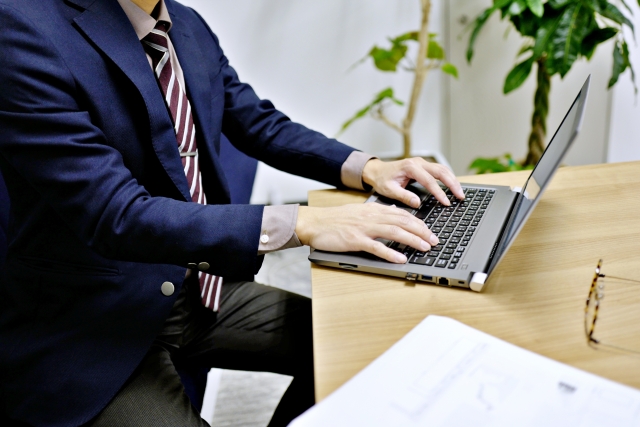 生成AI活用の注意点:成長が止まる原因は“褒めAI”だった